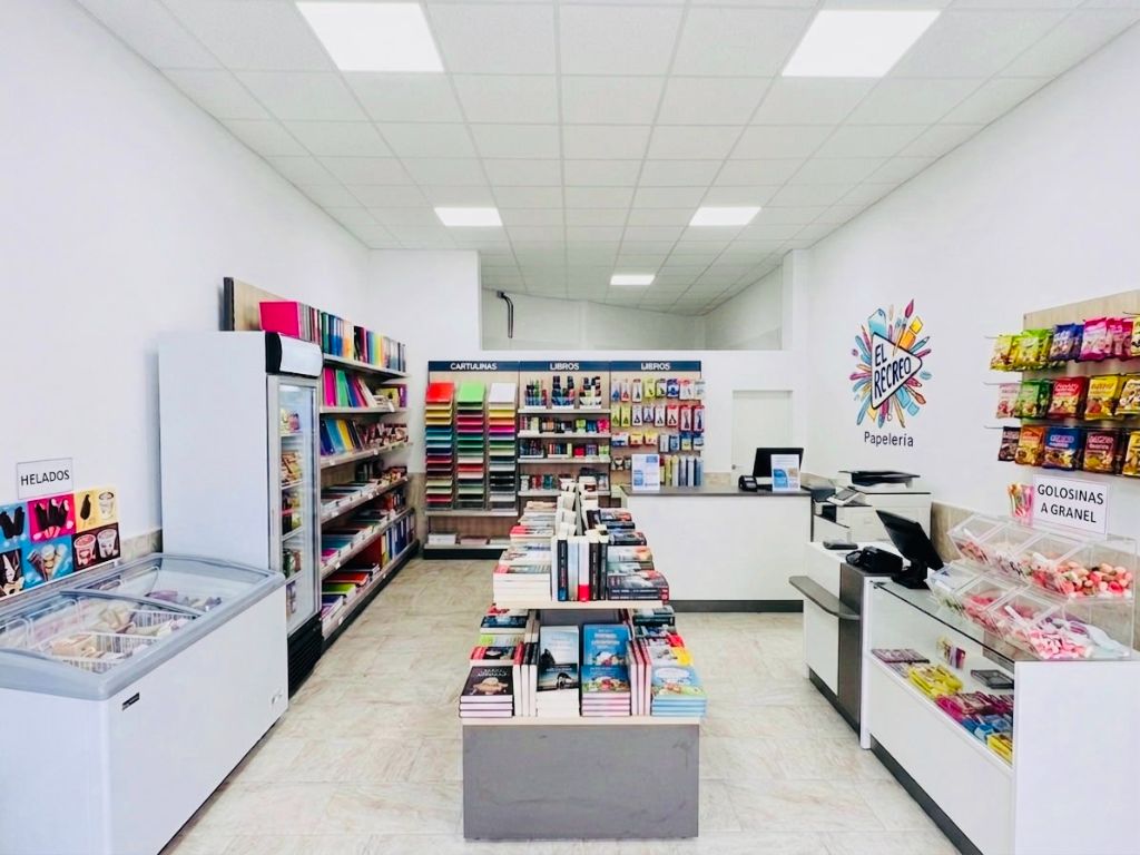 Interior de El Recreo Papelería